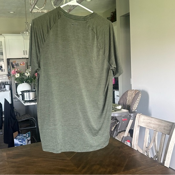 Under Armour Tech Shirt - Picture 4 of 5